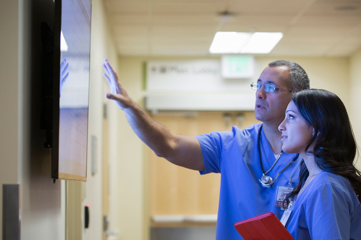 Cameras monitor hospital patients' vital signs from afar New Scientist